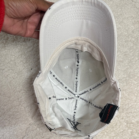 Supreme Red Logo on White Cap - Picture 4 of 5